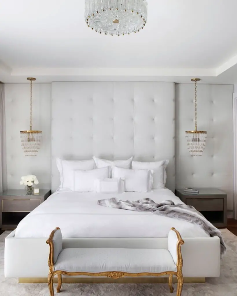  Luxurious white bedroom with crystal chandeliers